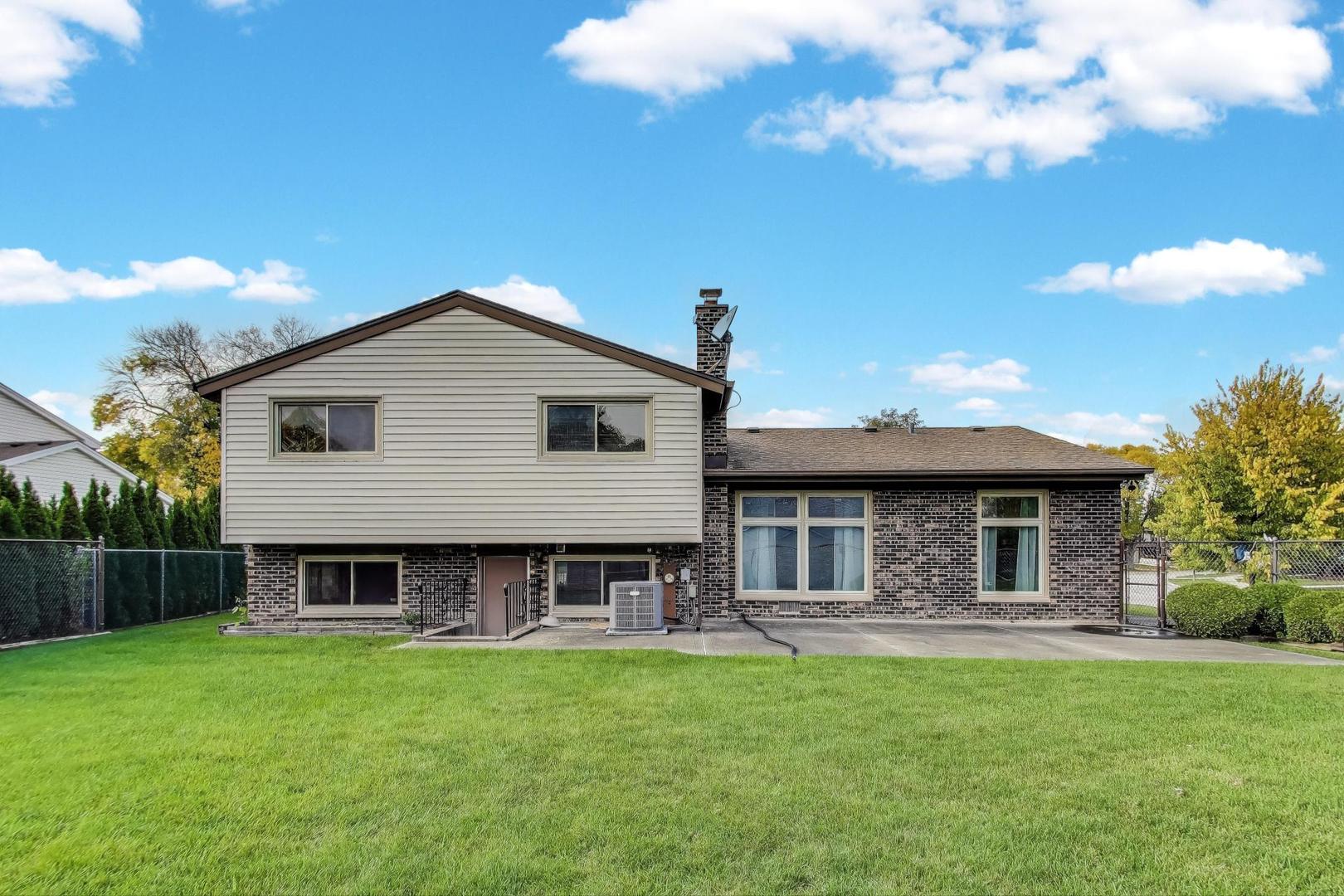 2616 N Prindle Avenue, Arlington Heights, IL 60004