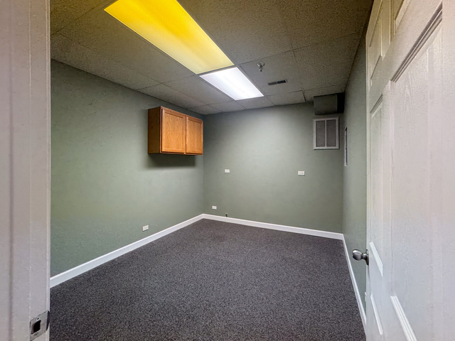 2020 Dean Street #E-D2, St. Charles, IL 60174