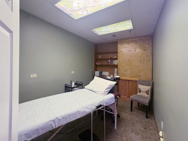 2020 Dean Street #E-D2, St. Charles, IL 60174