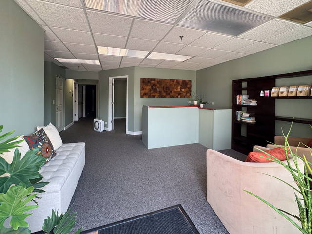 2020 Dean Street #E-D2, St. Charles, IL 60174