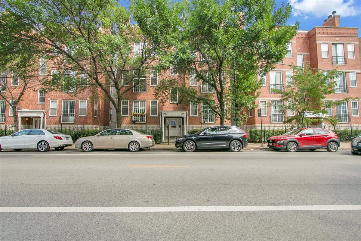 1322 W Belmont Avenue #2W, Chicago, IL 60657