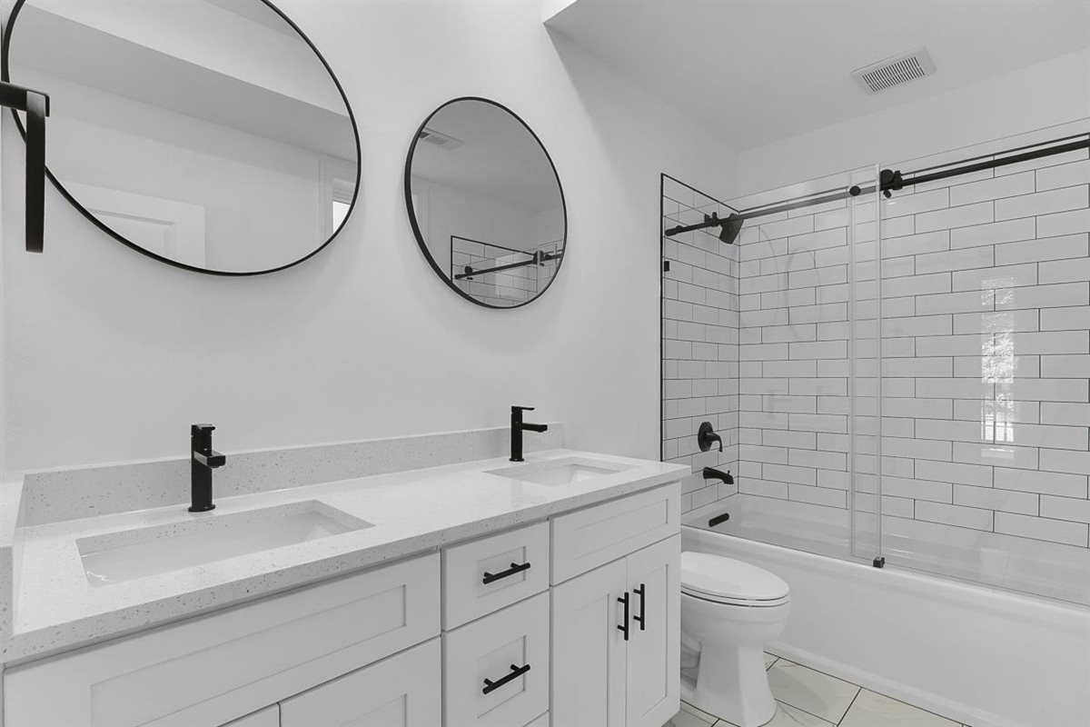 1322 W Belmont Avenue #2W, Chicago, IL 60657