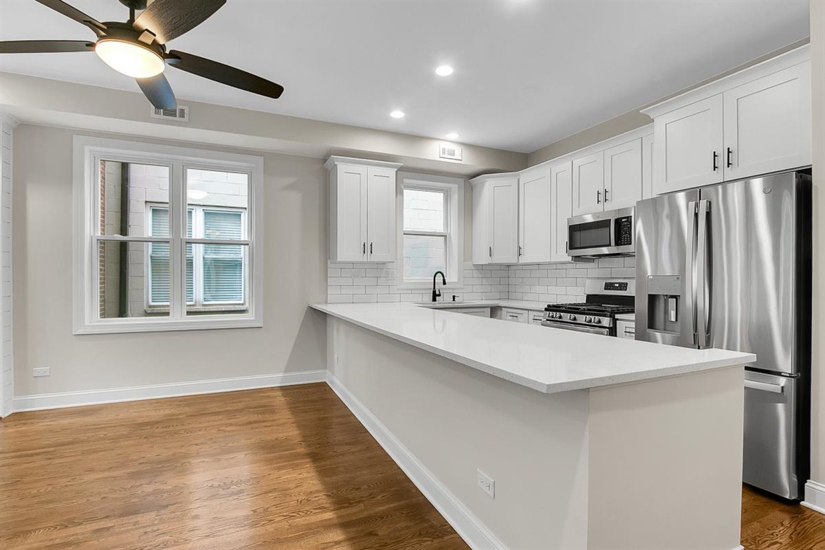 1322 W Belmont Avenue #2W, Chicago, IL 60657