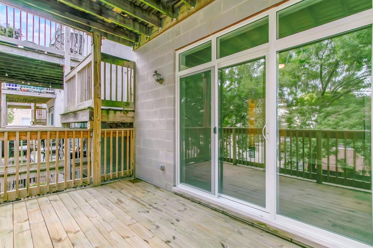 1322 W Belmont Avenue #2W, Chicago, IL 60657