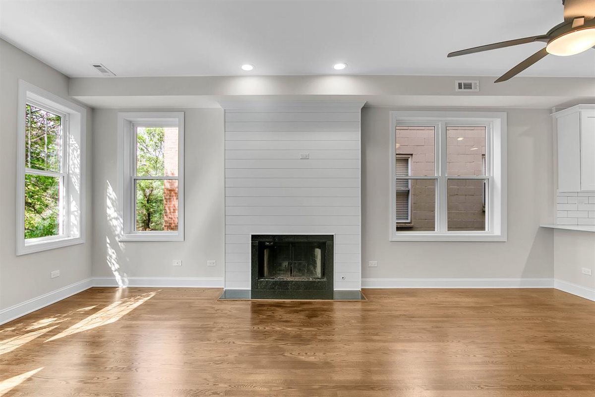 1322 W Belmont Avenue #2W, Chicago, IL 60657