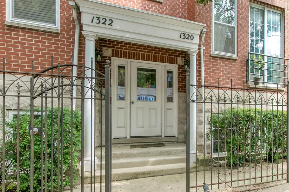 1322 W Belmont Avenue #2W, Chicago, IL 60657