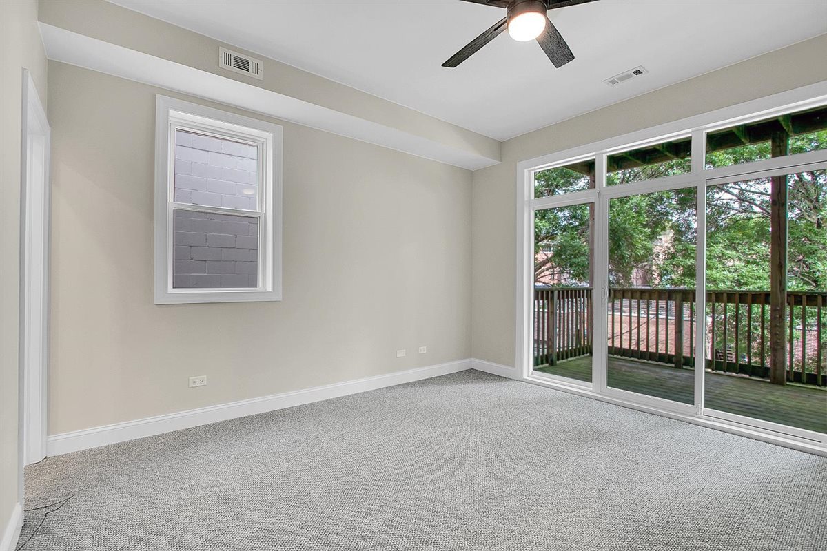 1322 W Belmont Avenue #2W, Chicago, IL 60657