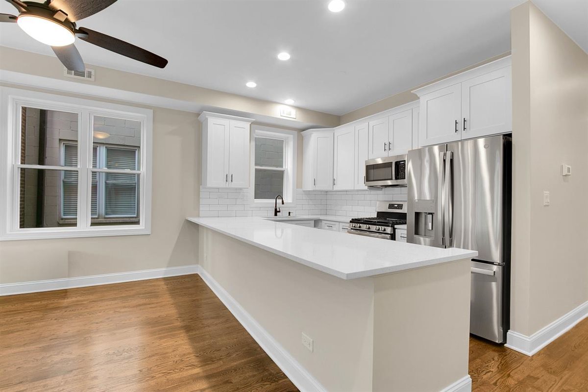 1322 W Belmont Avenue #2W, Chicago, IL 60657