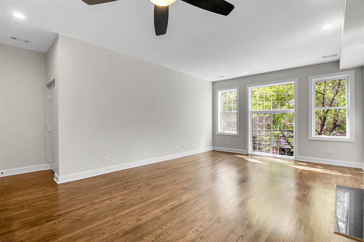 1322 W Belmont Avenue #2W, Chicago, IL 60657