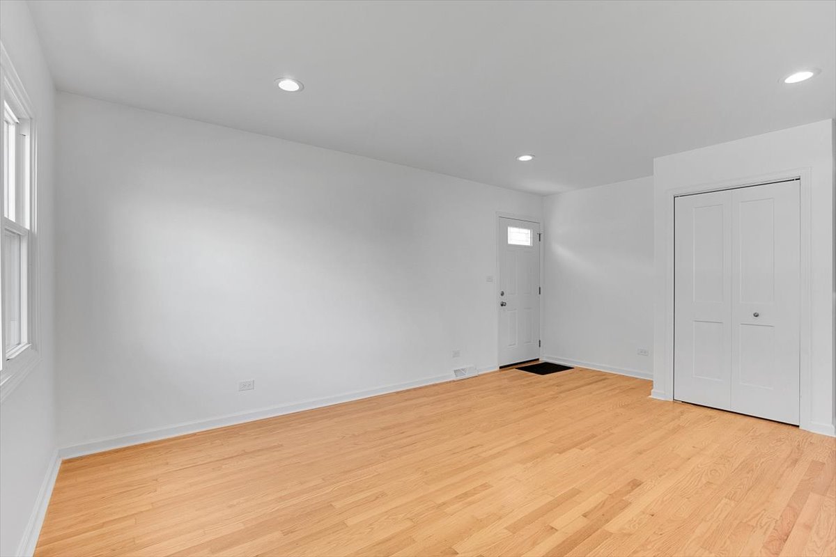 174 Ash Avenue, Wood Dale, IL 60191