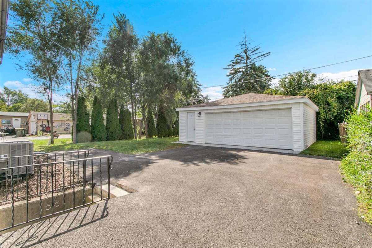 174 Ash Avenue, Wood Dale, IL 60191