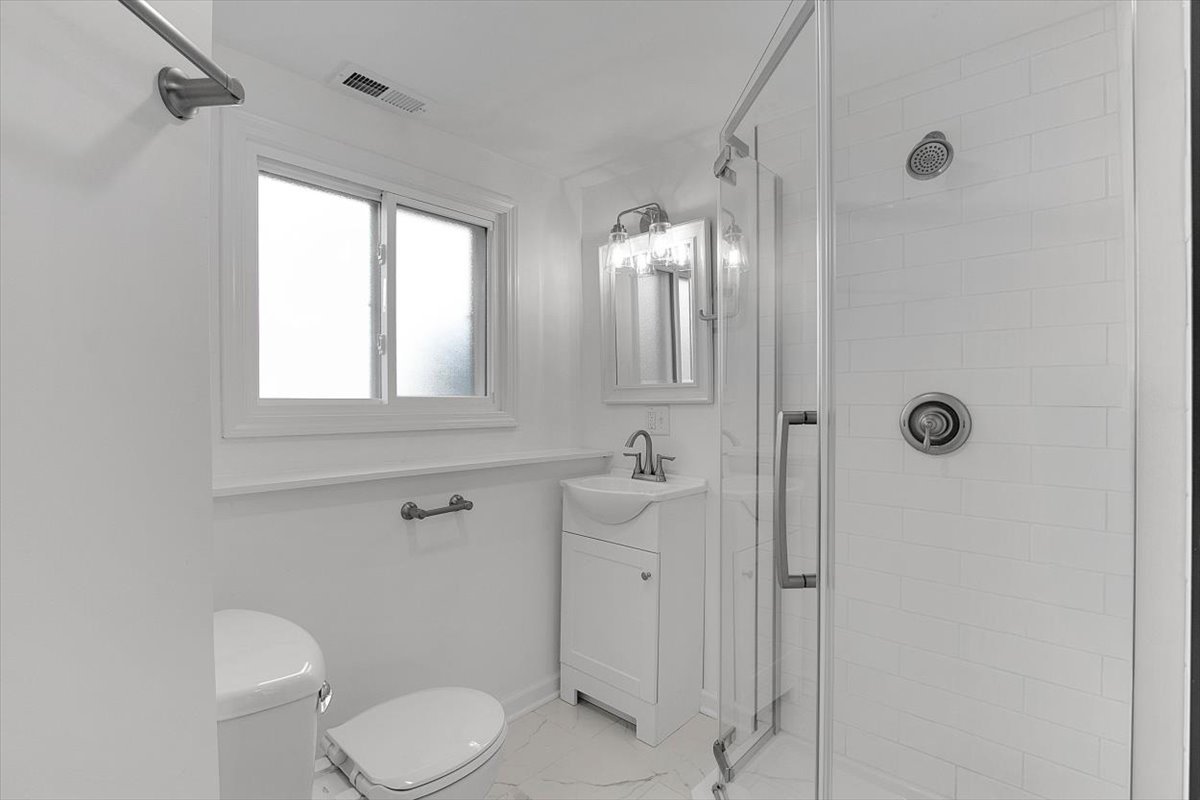 174 Ash Avenue, Wood Dale, IL 60191