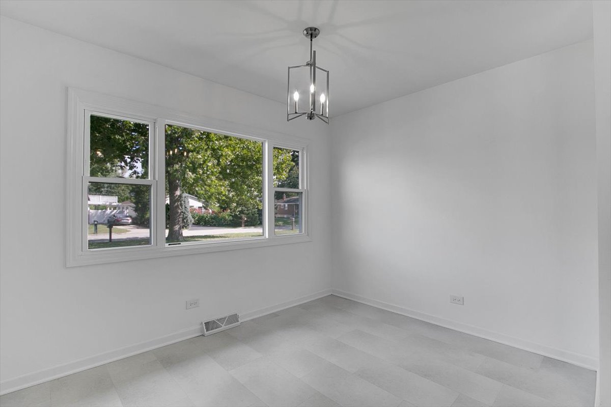 174 Ash Avenue, Wood Dale, IL 60191