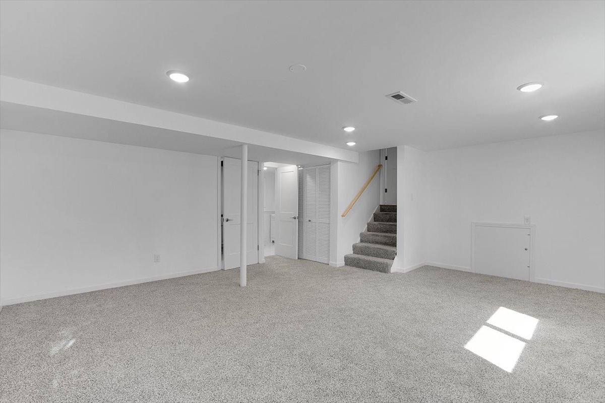 174 Ash Avenue, Wood Dale, IL 60191