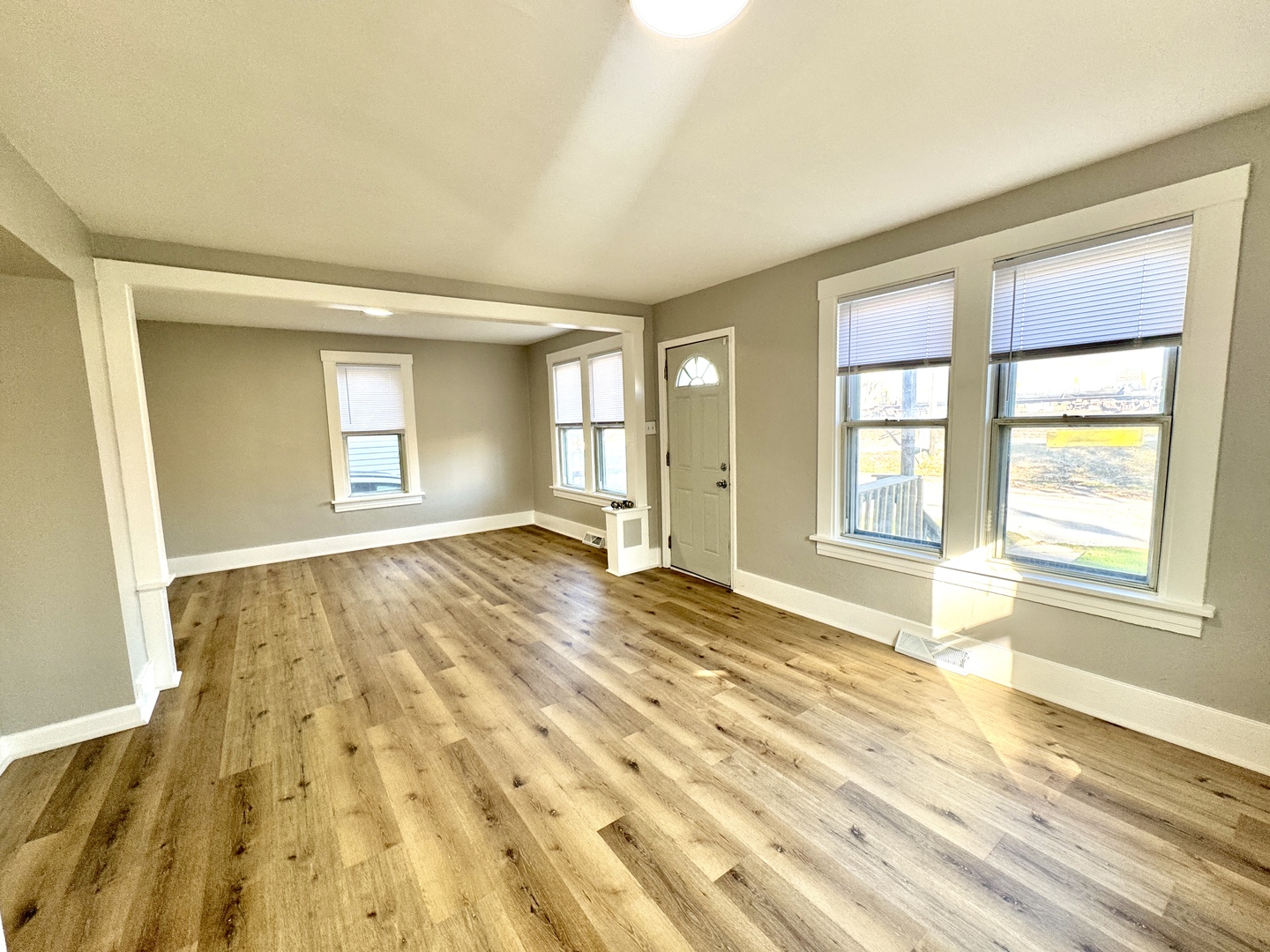 15750 Woodlawn West Avenue, South Holland, IL 60473