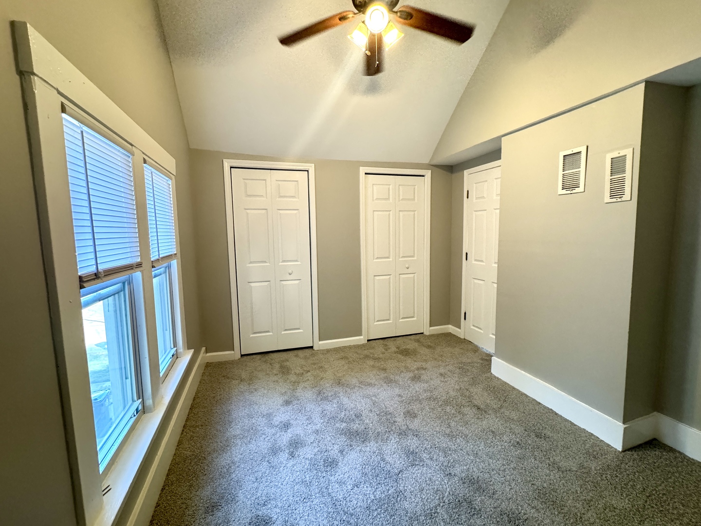 15750 Woodlawn West Avenue, South Holland, IL 60473