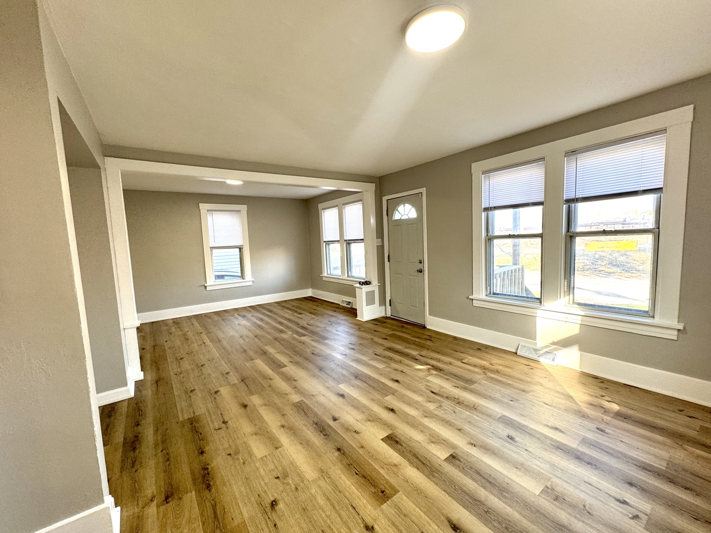 15750 Woodlawn West Avenue, South Holland, IL 60473