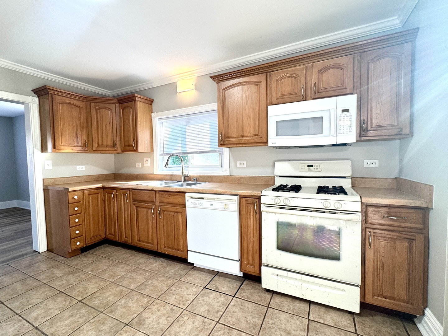 15750 Woodlawn West Avenue, South Holland, IL 60473