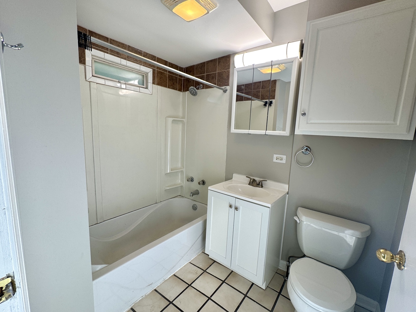 15750 Woodlawn West Avenue, South Holland, IL 60473