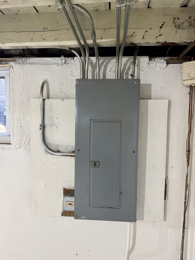 15750 Woodlawn West Avenue, South Holland, IL 60473