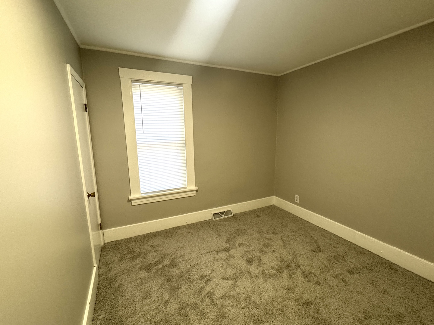 15750 Woodlawn West Avenue, South Holland, IL 60473