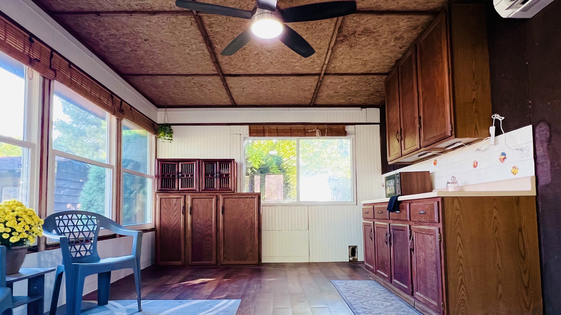 8533 N 1900 East Road, Bloomington, IL 61705