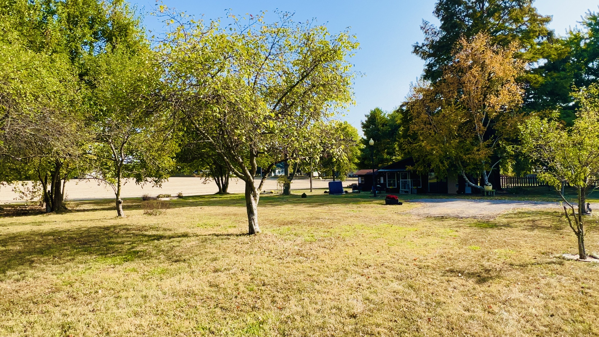 8533 N 1900 East Road, Bloomington, IL 61705
