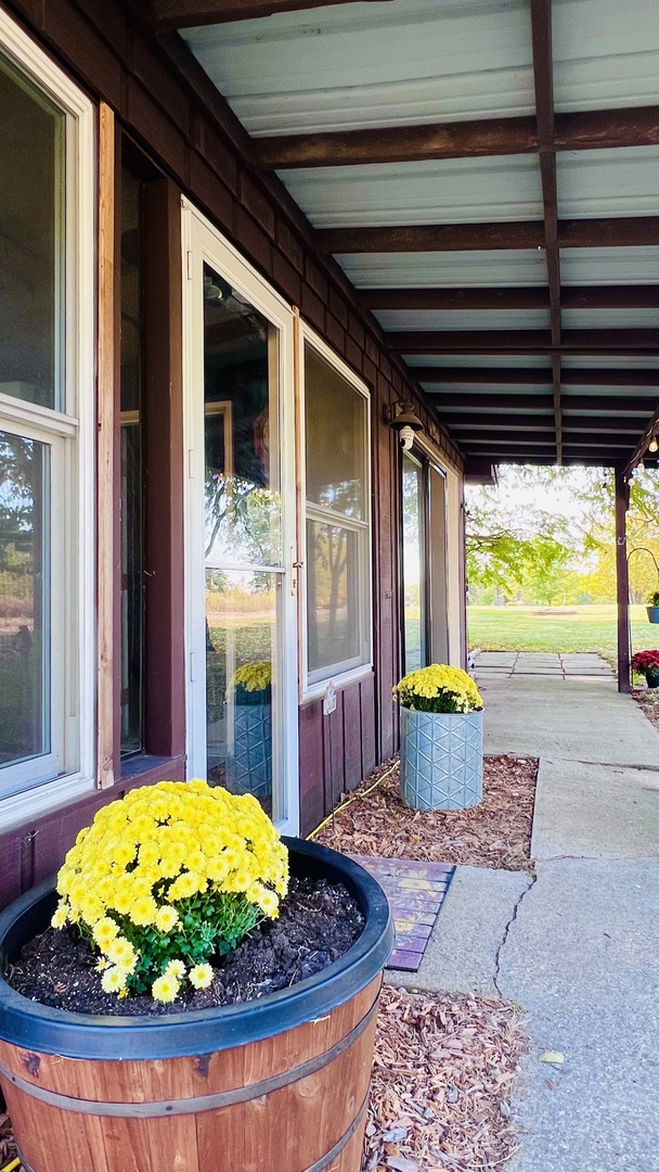 8533 N 1900 East Road, Bloomington, IL 61705