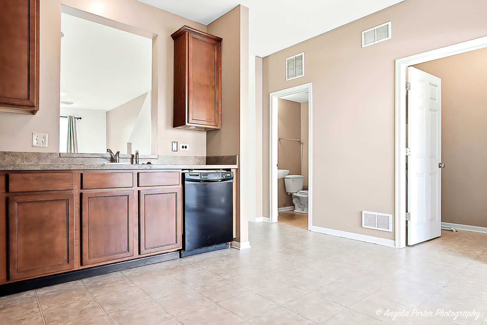 2067 Concord Drive #14-2, McHenry, IL 60050