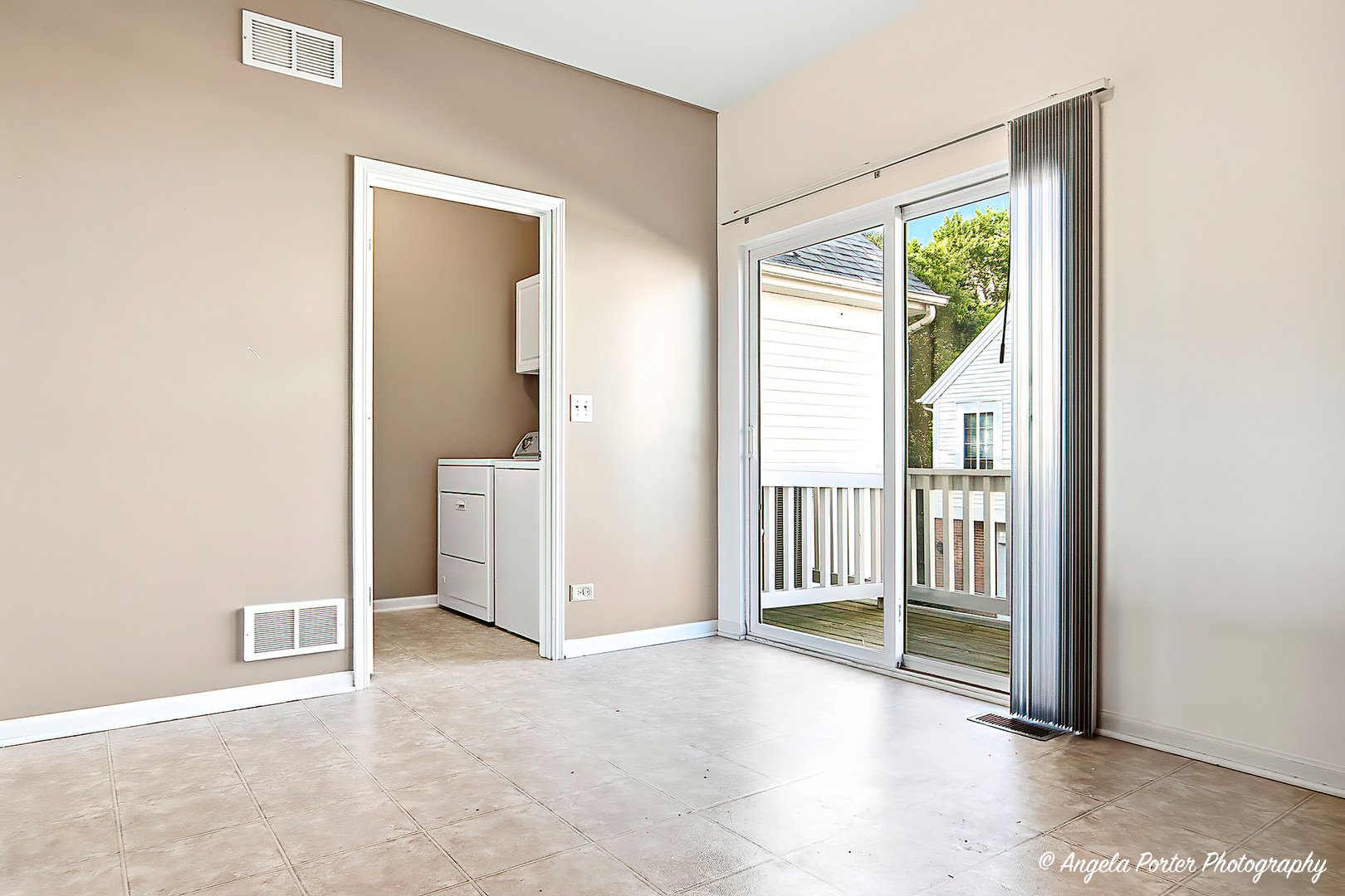 2067 Concord Drive #14-2, McHenry, IL 60050