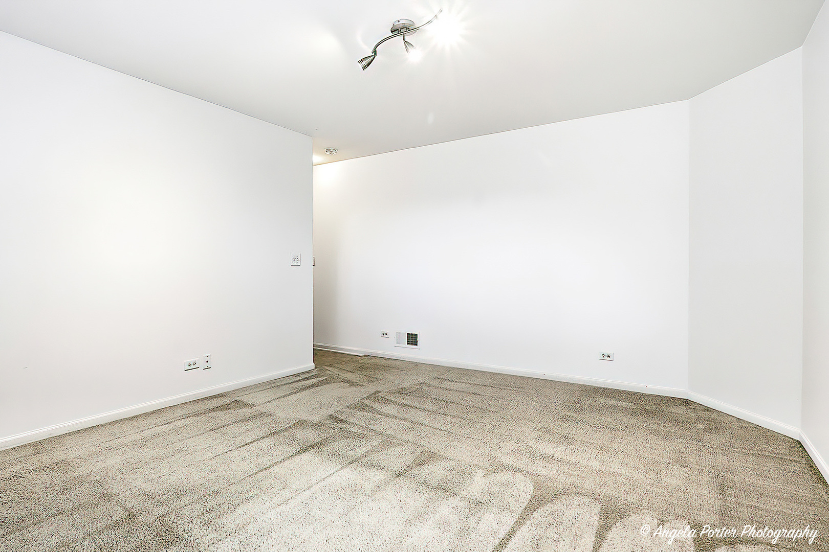 2067 Concord Drive #14-2, McHenry, IL 60050