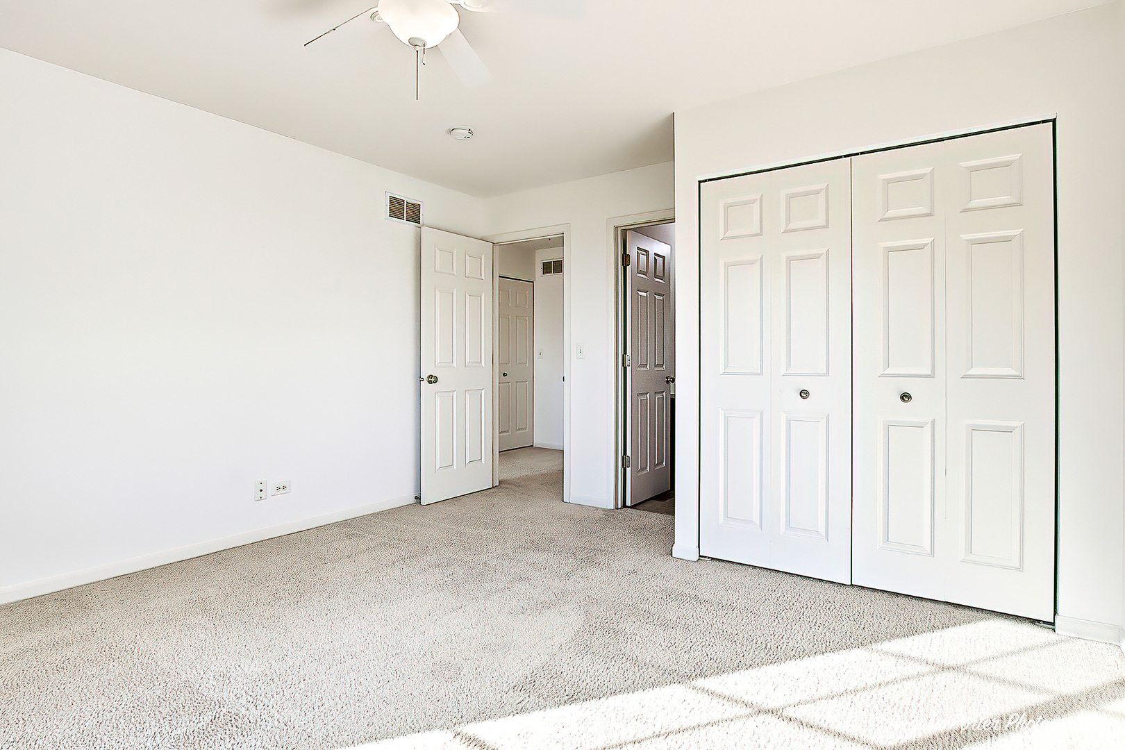 2067 Concord Drive #14-2, McHenry, IL 60050