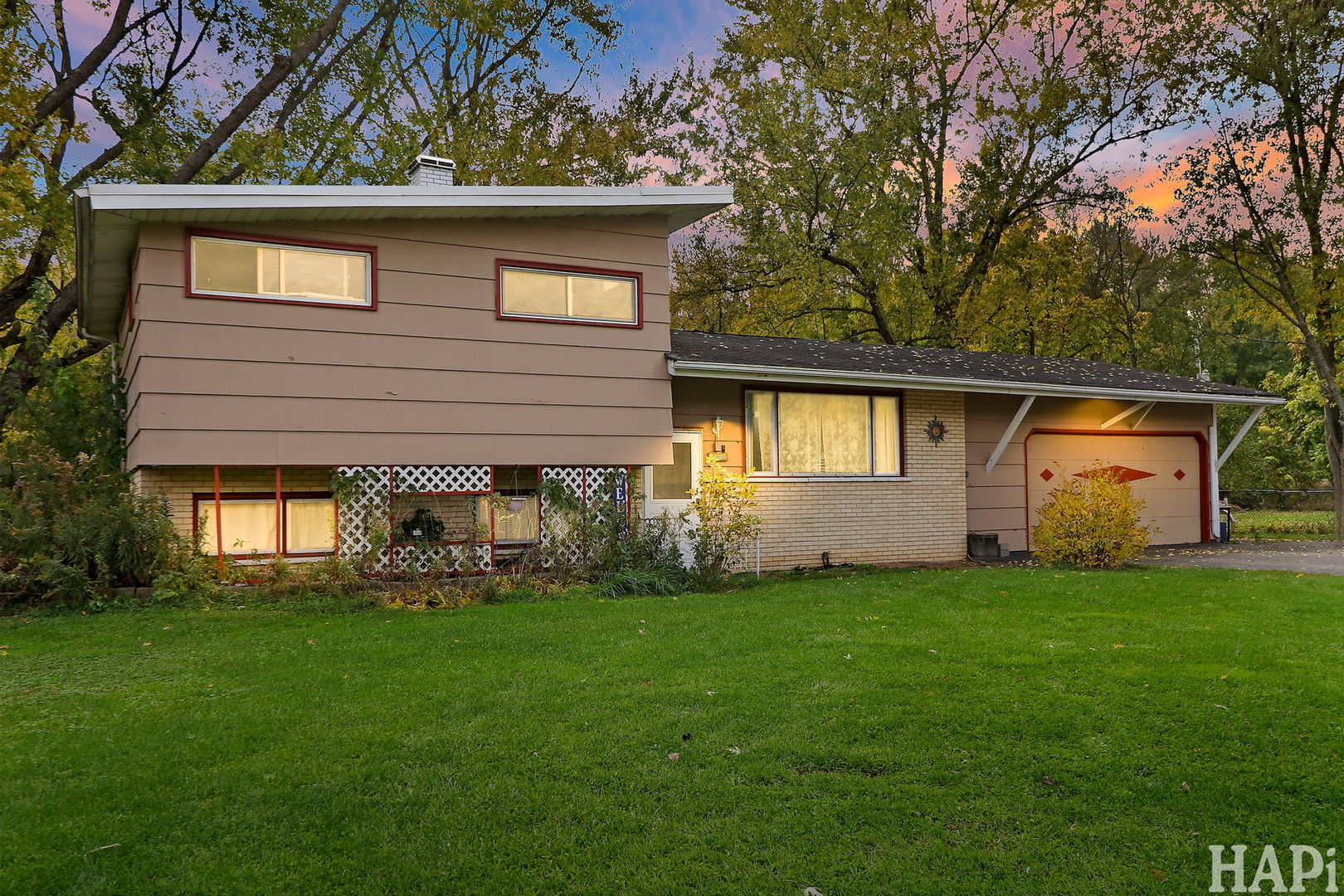 1711 Beechnut Drive, Holiday Hills, IL 60051