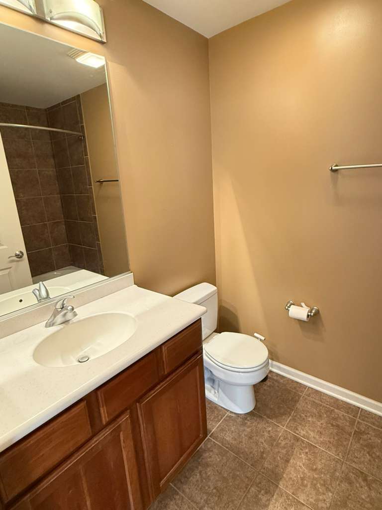77 N Quentin Road #202, Palatine, IL 60067