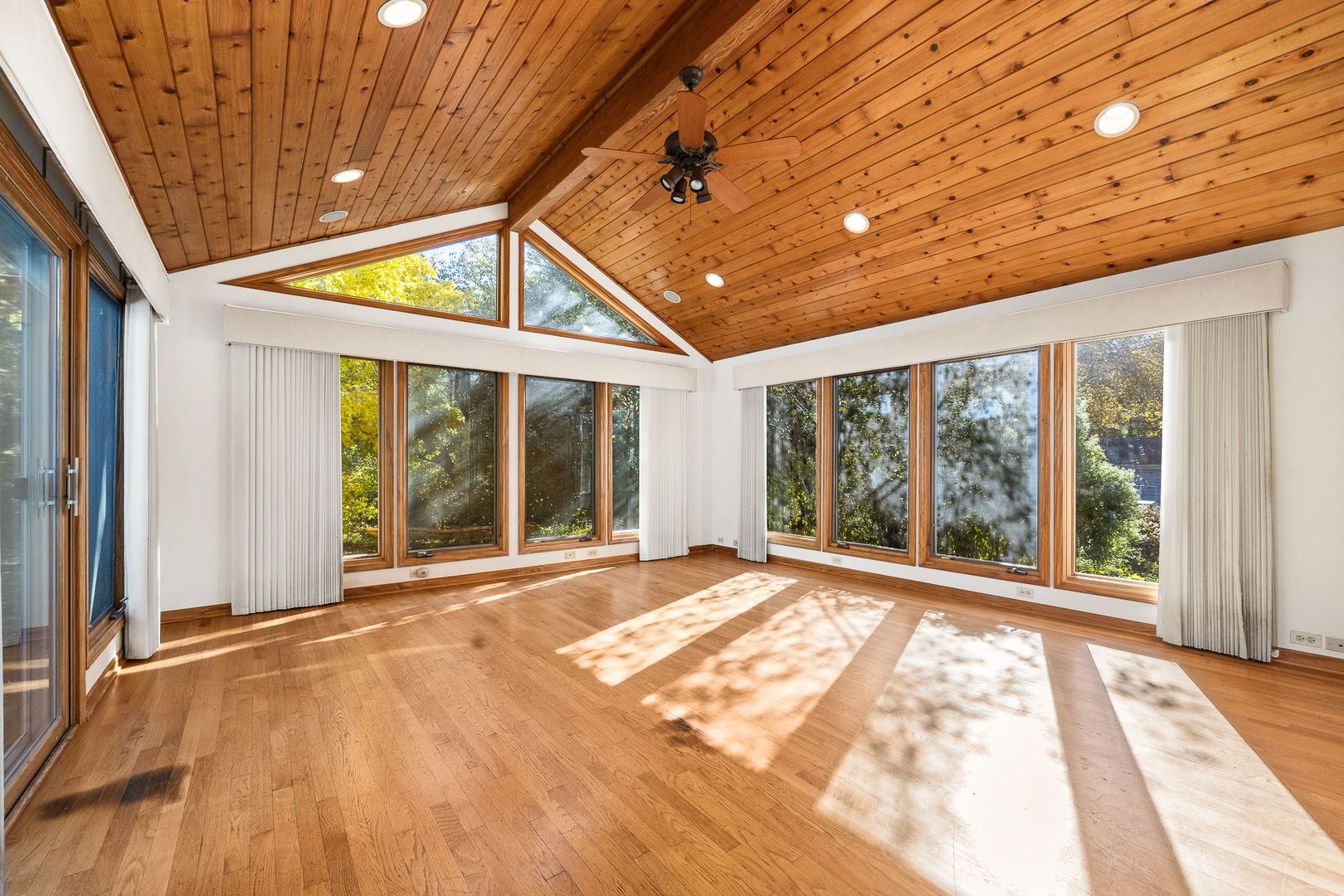 4915 Pershing Avenue, Downers Grove, IL 60515