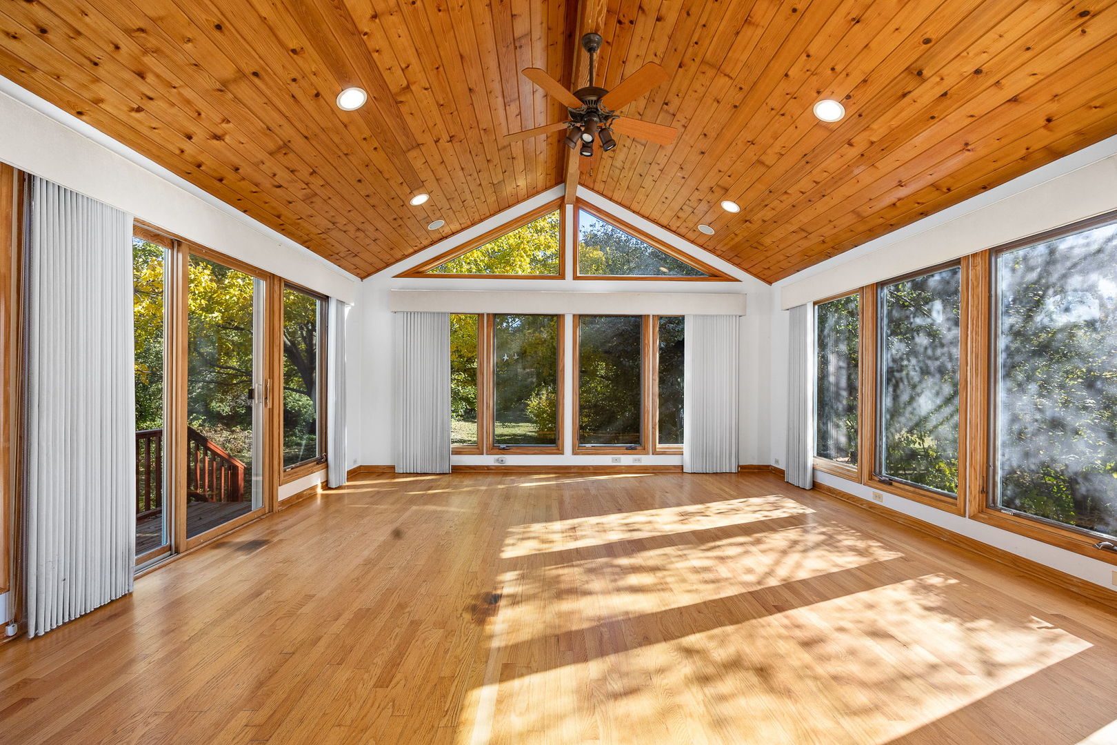 4915 Pershing Avenue, Downers Grove, IL 60515