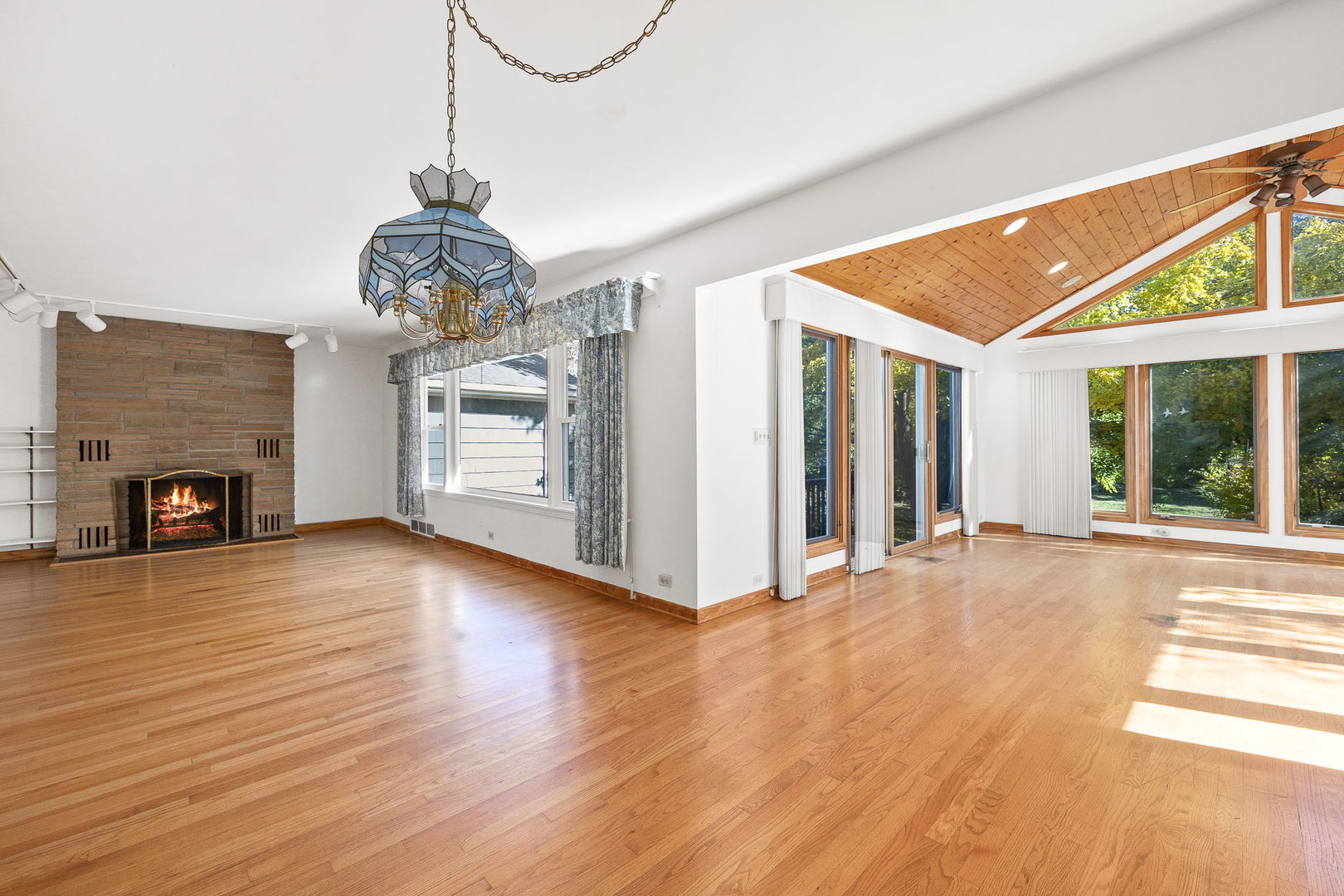 4915 Pershing Avenue, Downers Grove, IL 60515