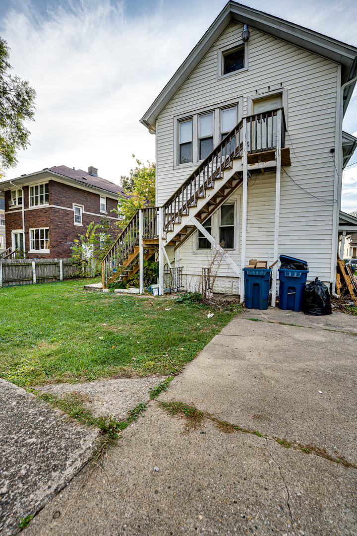 523 GRAND Avenue #3, Aurora, IL 60506