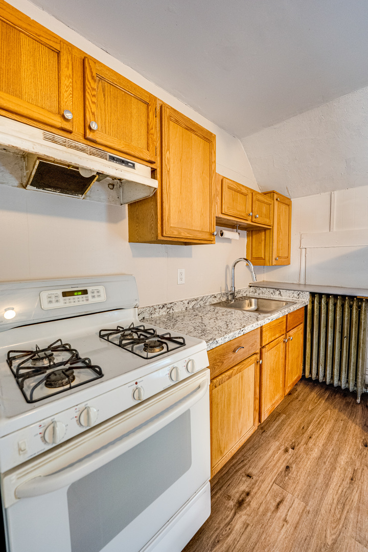 523 GRAND Avenue #3, Aurora, IL 60506