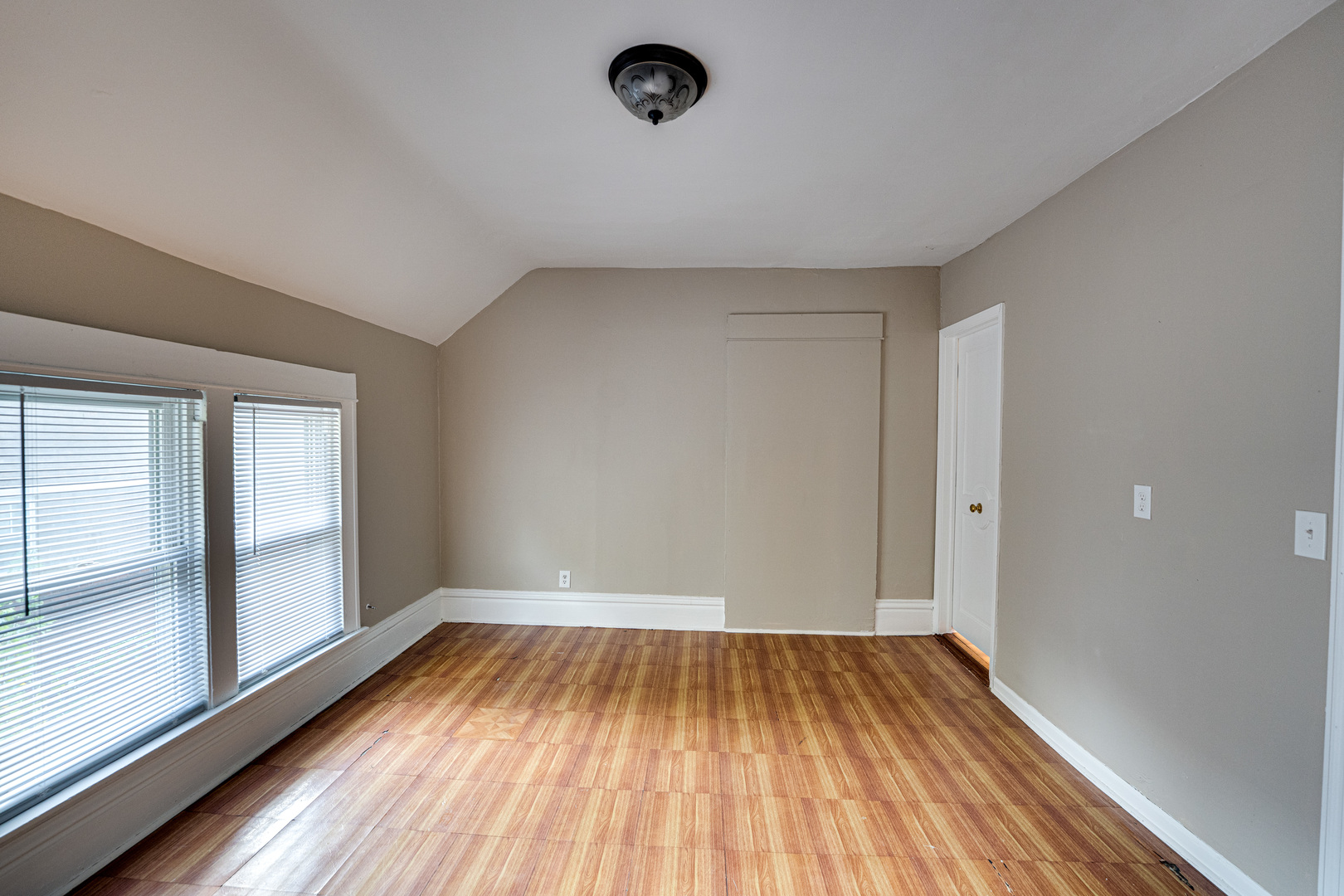 523 GRAND Avenue #3, Aurora, IL 60506