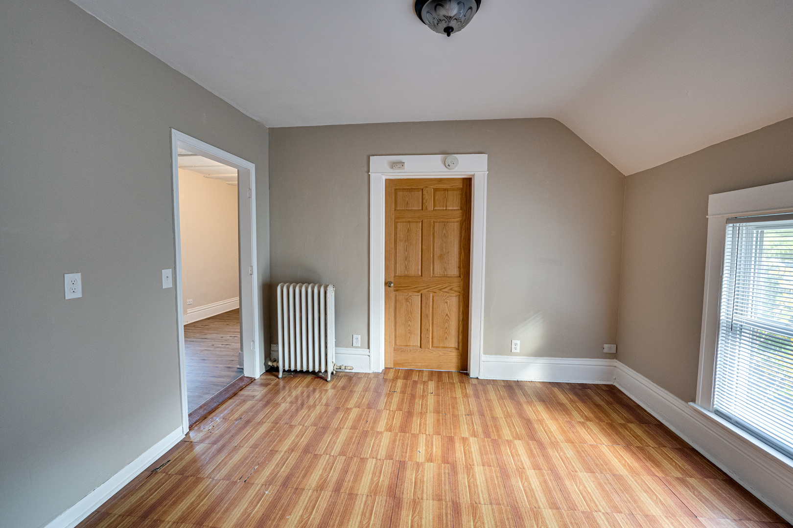 523 GRAND Avenue #3, Aurora, IL 60506
