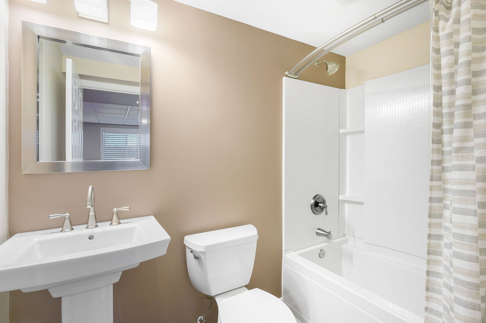 2511 Bluewater Drive, Wauconda, IL 60084