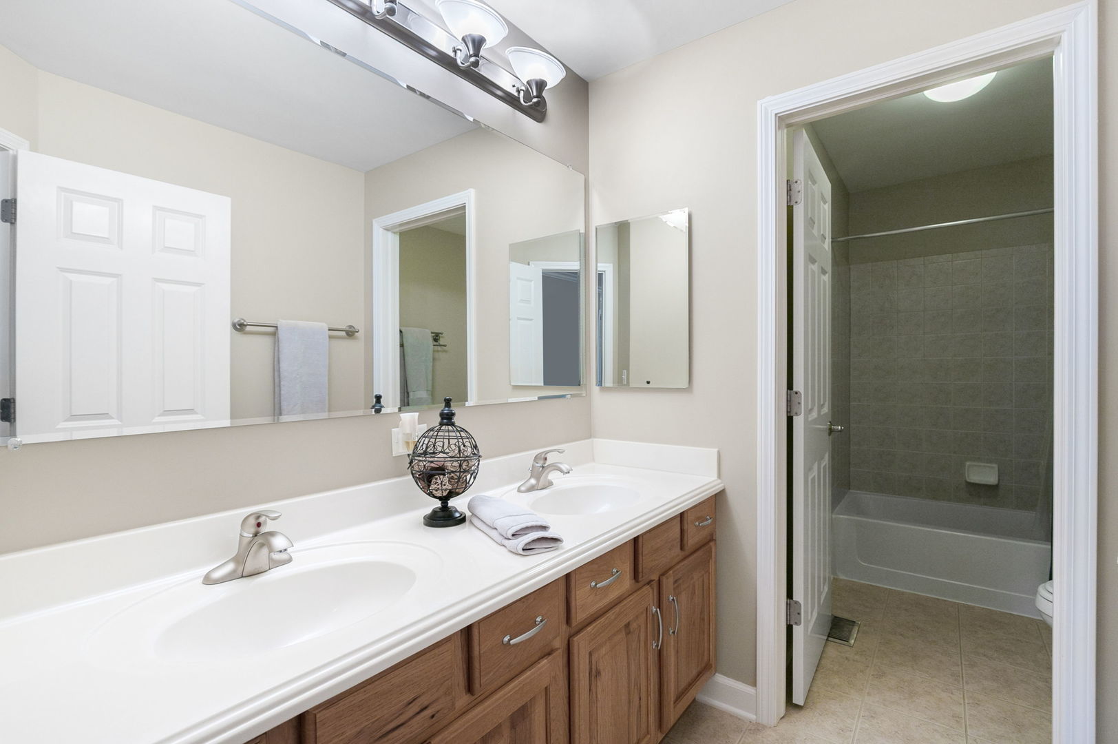 2511 Bluewater Drive, Wauconda, IL 60084