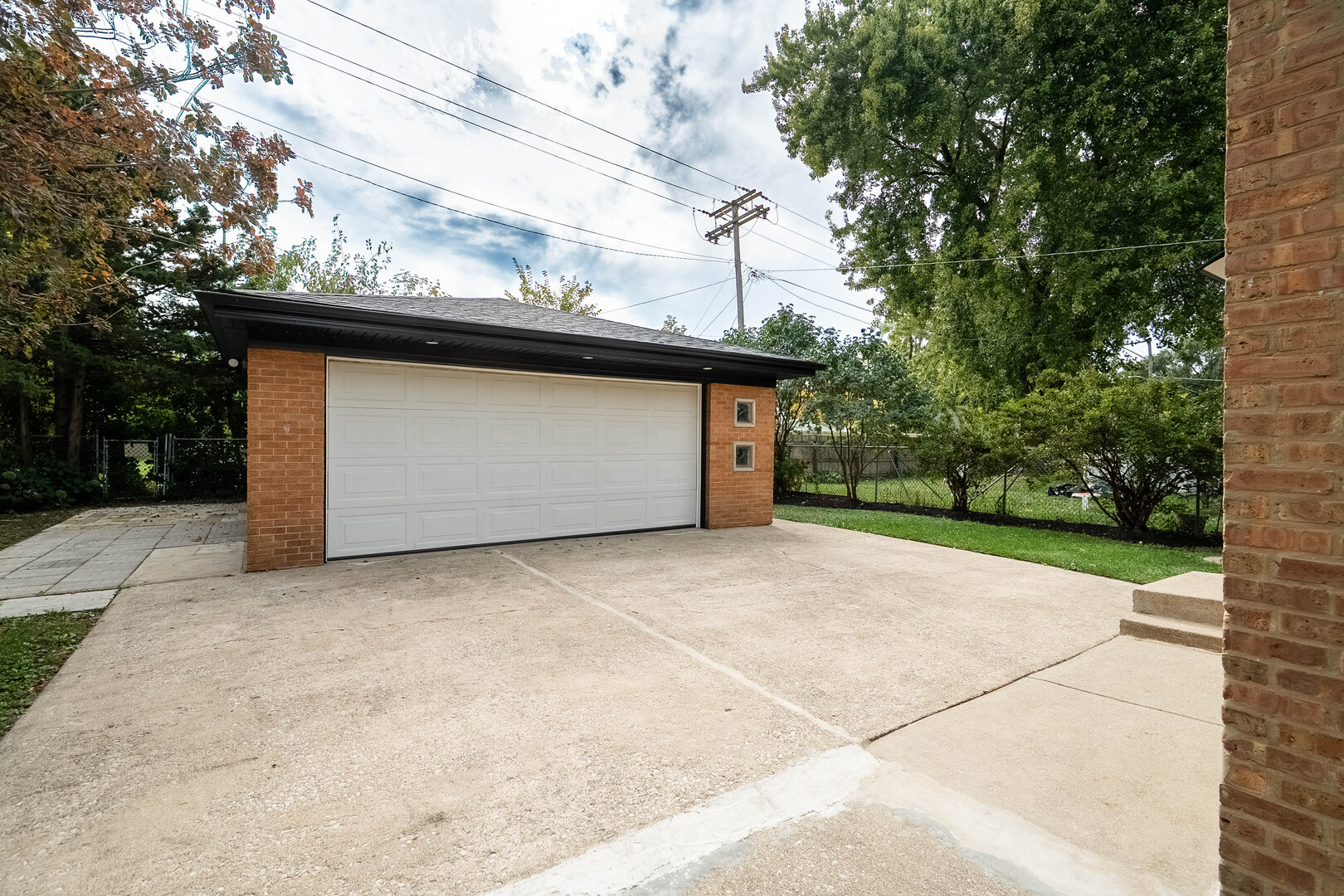 2601 W 98th Place, Evergreen Park, IL 60805
