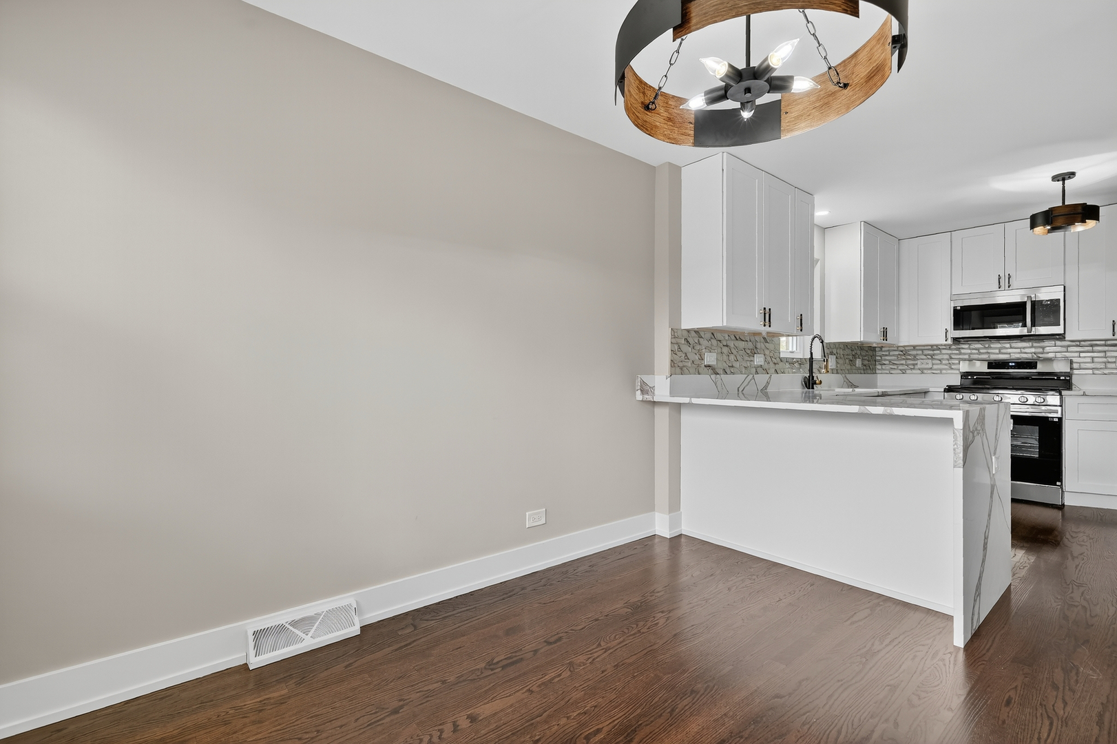 2601 W 98th Place, Evergreen Park, IL 60805