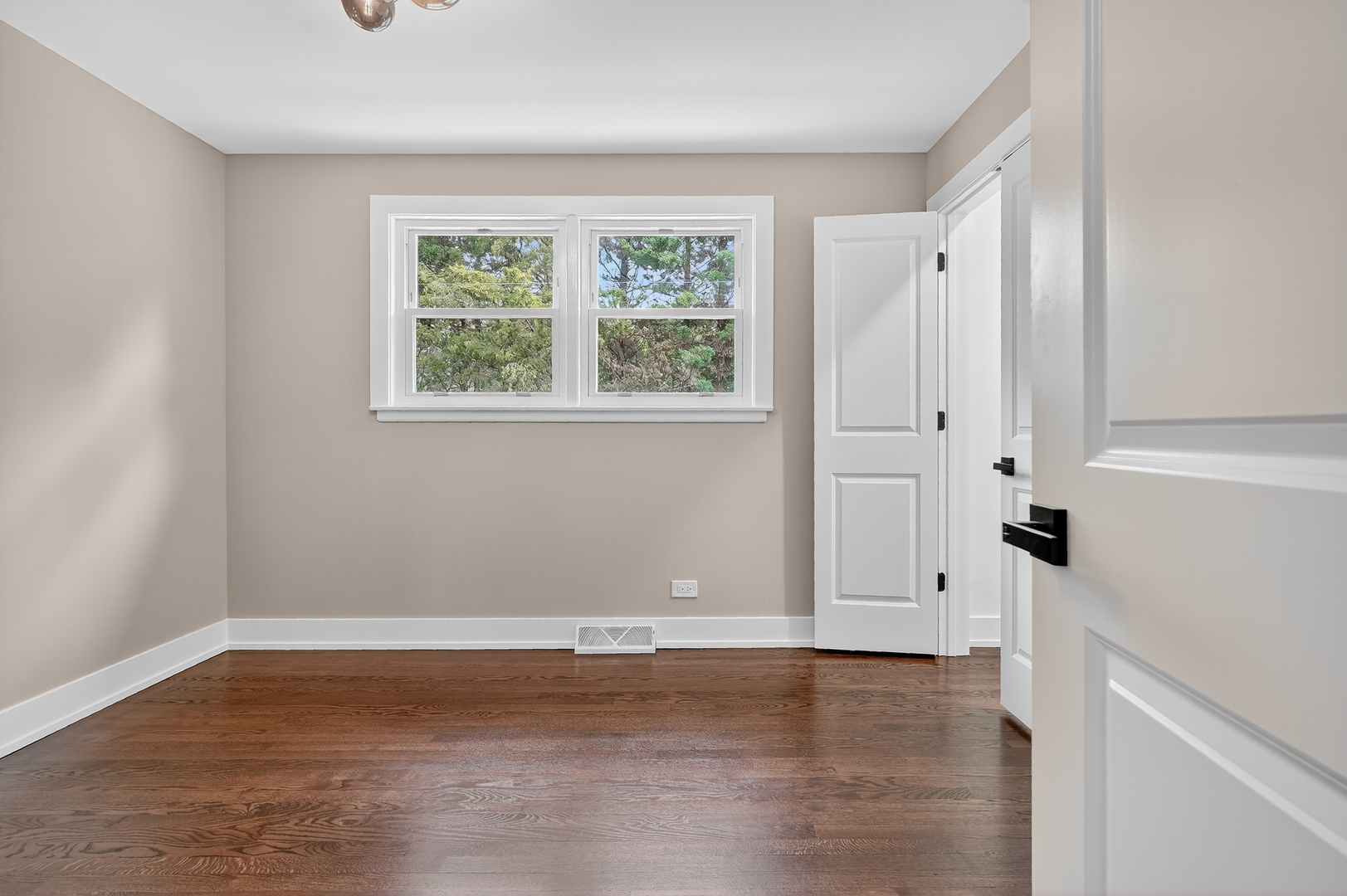 2601 W 98th Place, Evergreen Park, IL 60805