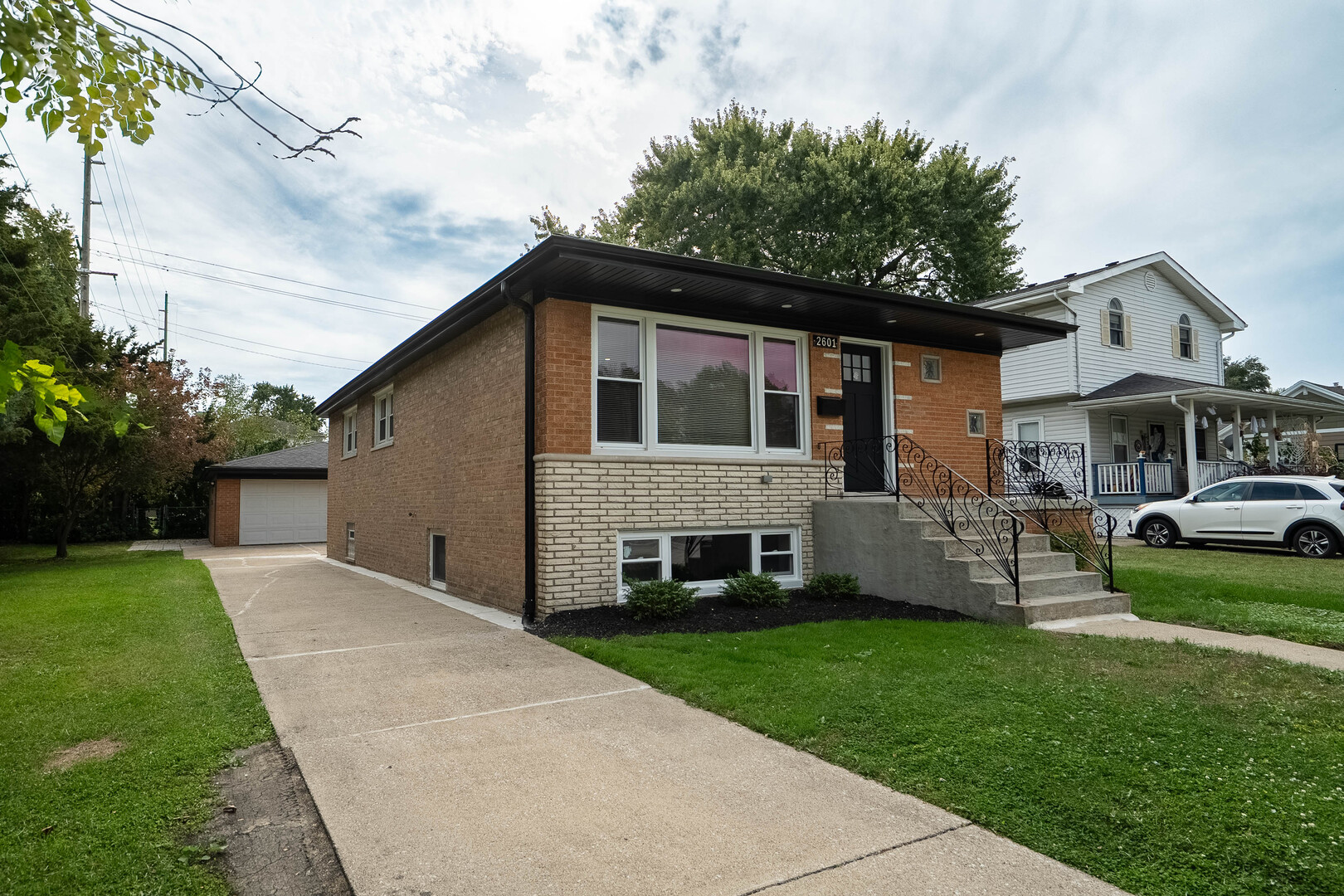 2601 W 98th Place, Evergreen Park, IL 60805