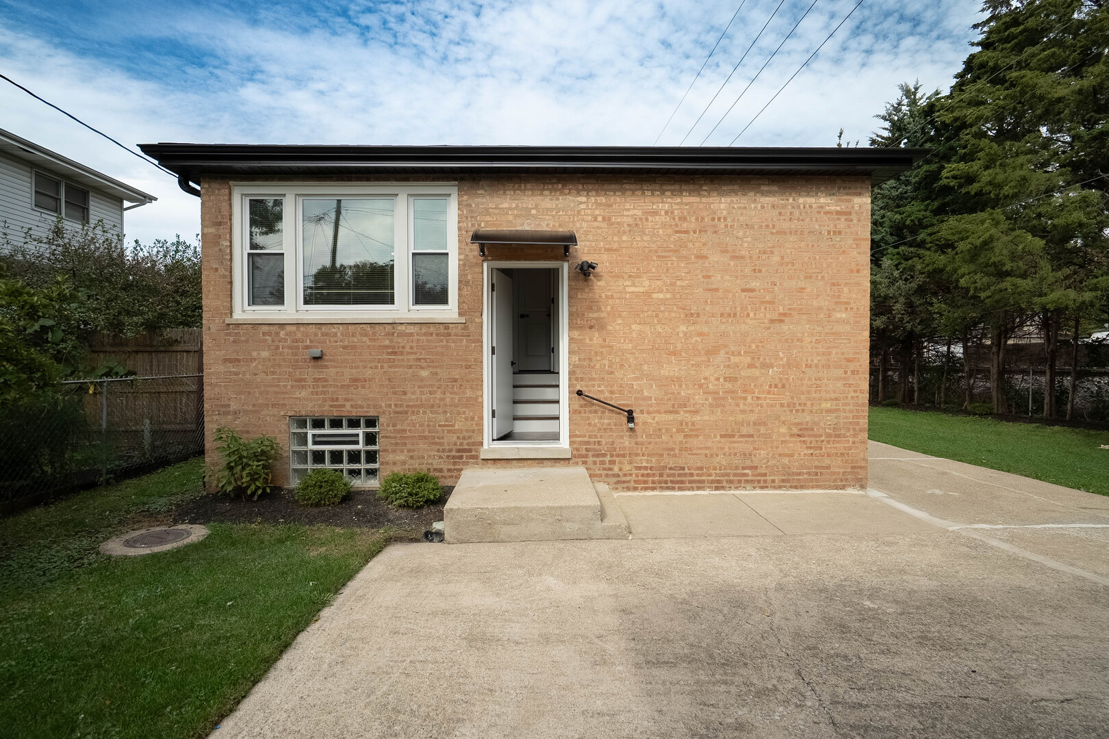 2601 W 98th Place, Evergreen Park, IL 60805