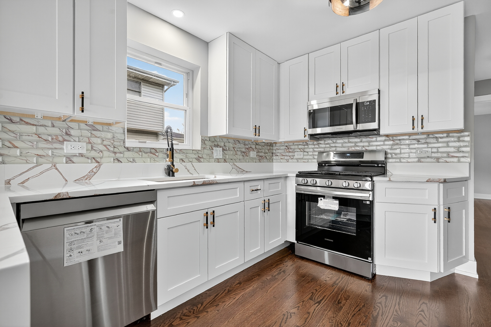 2601 W 98th Place, Evergreen Park, IL 60805