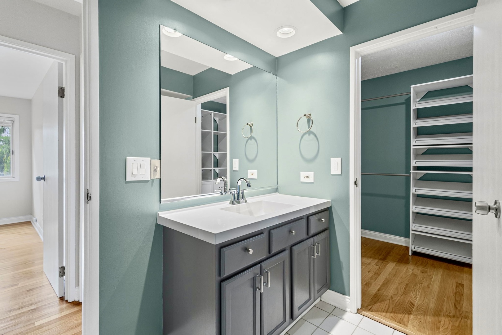 920 N Lakeside Drive #1D, Vernon Hills, IL 60061